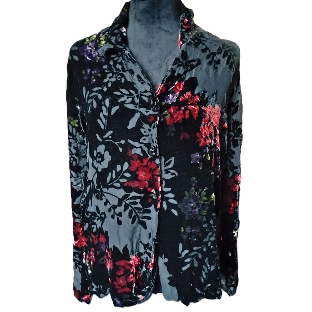 Carol Anderson Collection.  Silk Blend Black Floral Blouse - Vintage